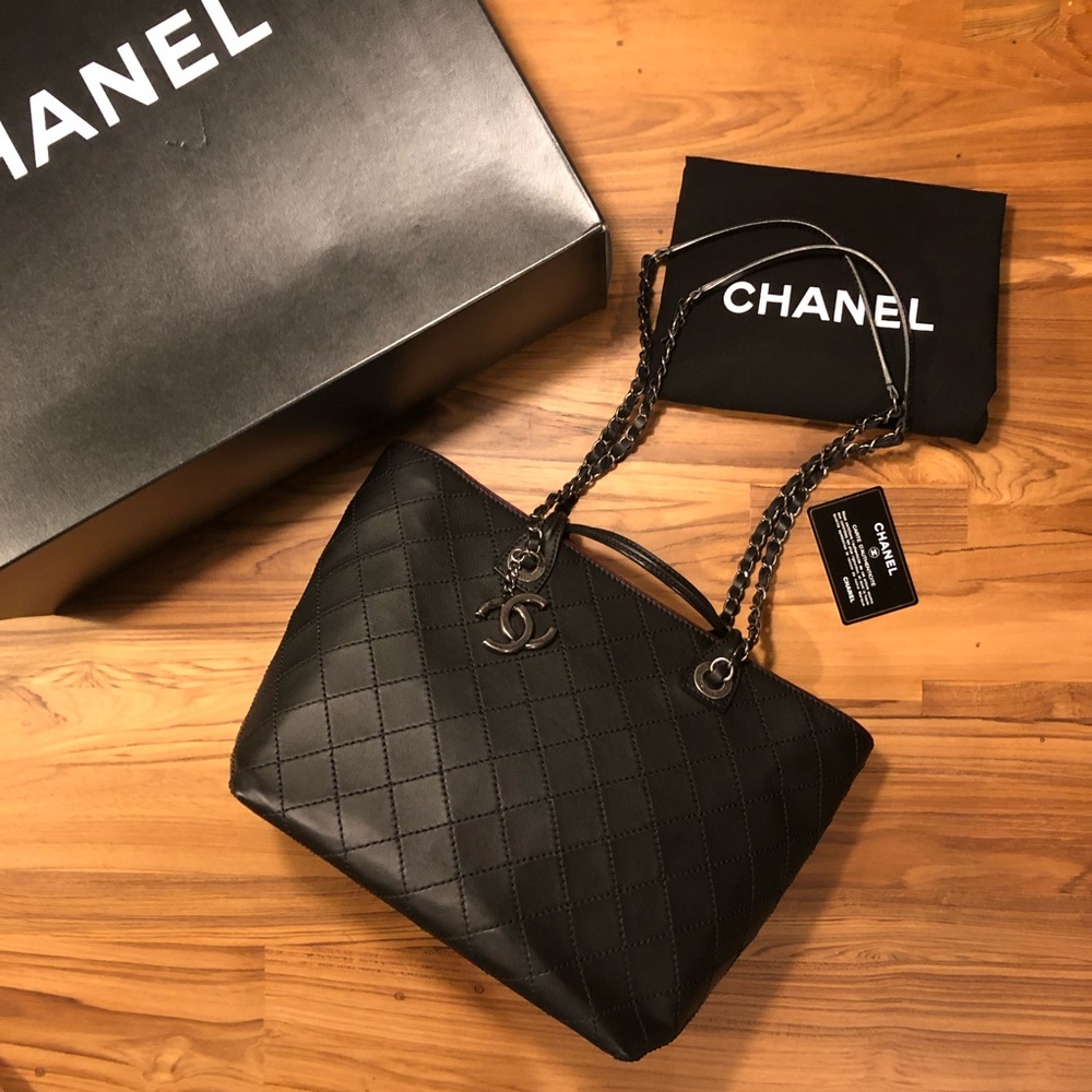 π«SOLDπ« Chanel Classic Tote Shoulder Bag Calfskin - Picture 2 of 8